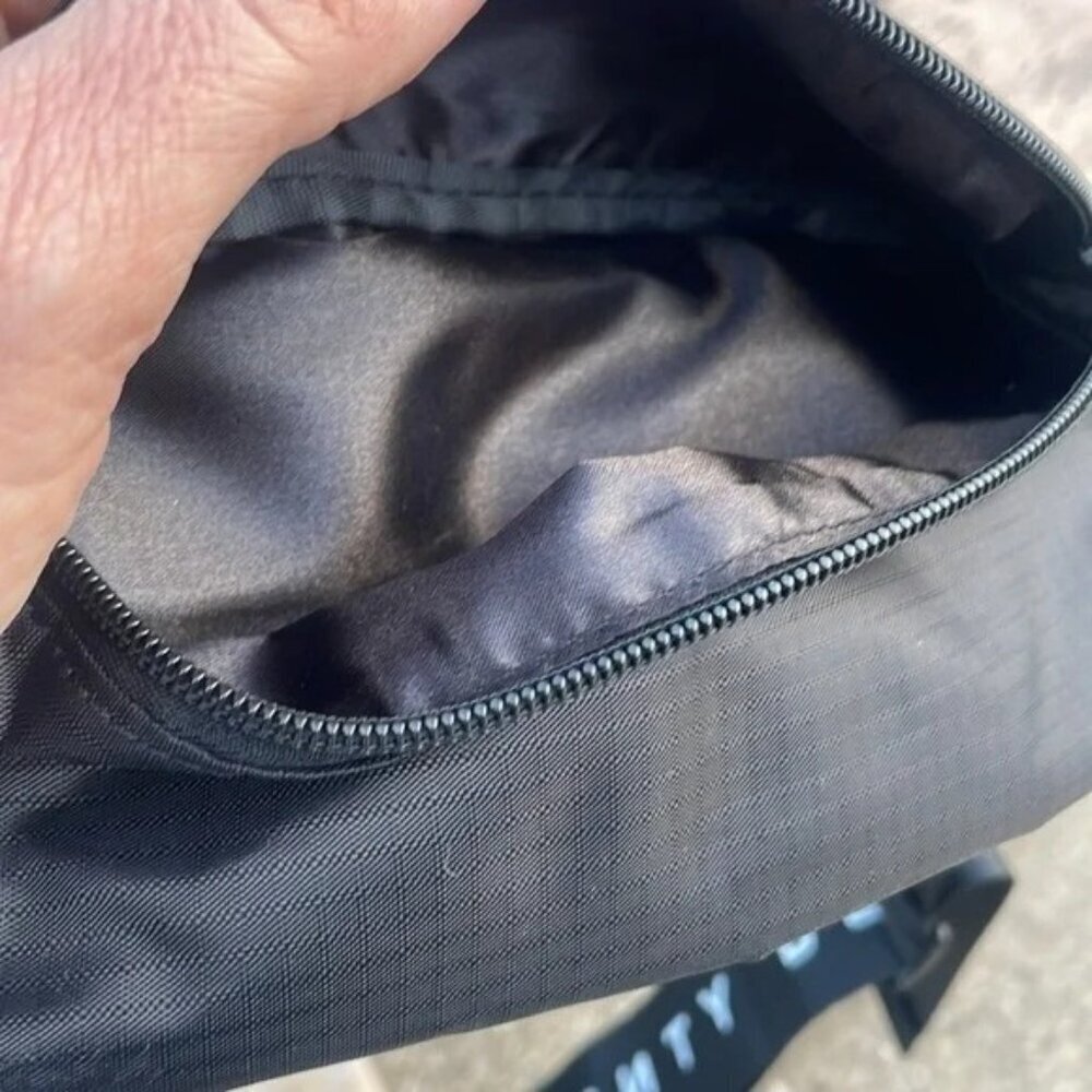 Fenty Beauty Black Limited Edition Fannypack - Picture 6 of 6